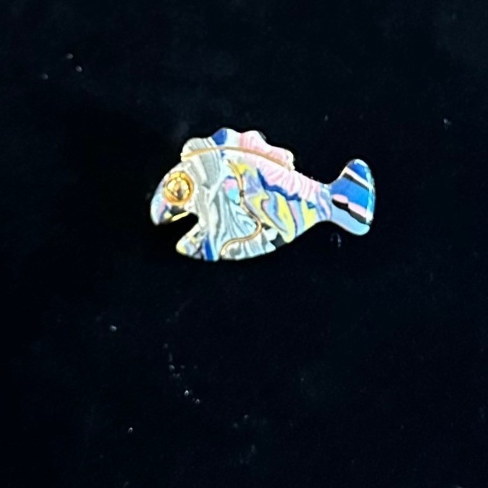 Artistic Fish Brooch Multi Color Marbleized Rhinestone Eye Gold Tone Accent 1.5"